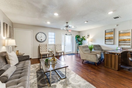 Solaire Apartments Image 5