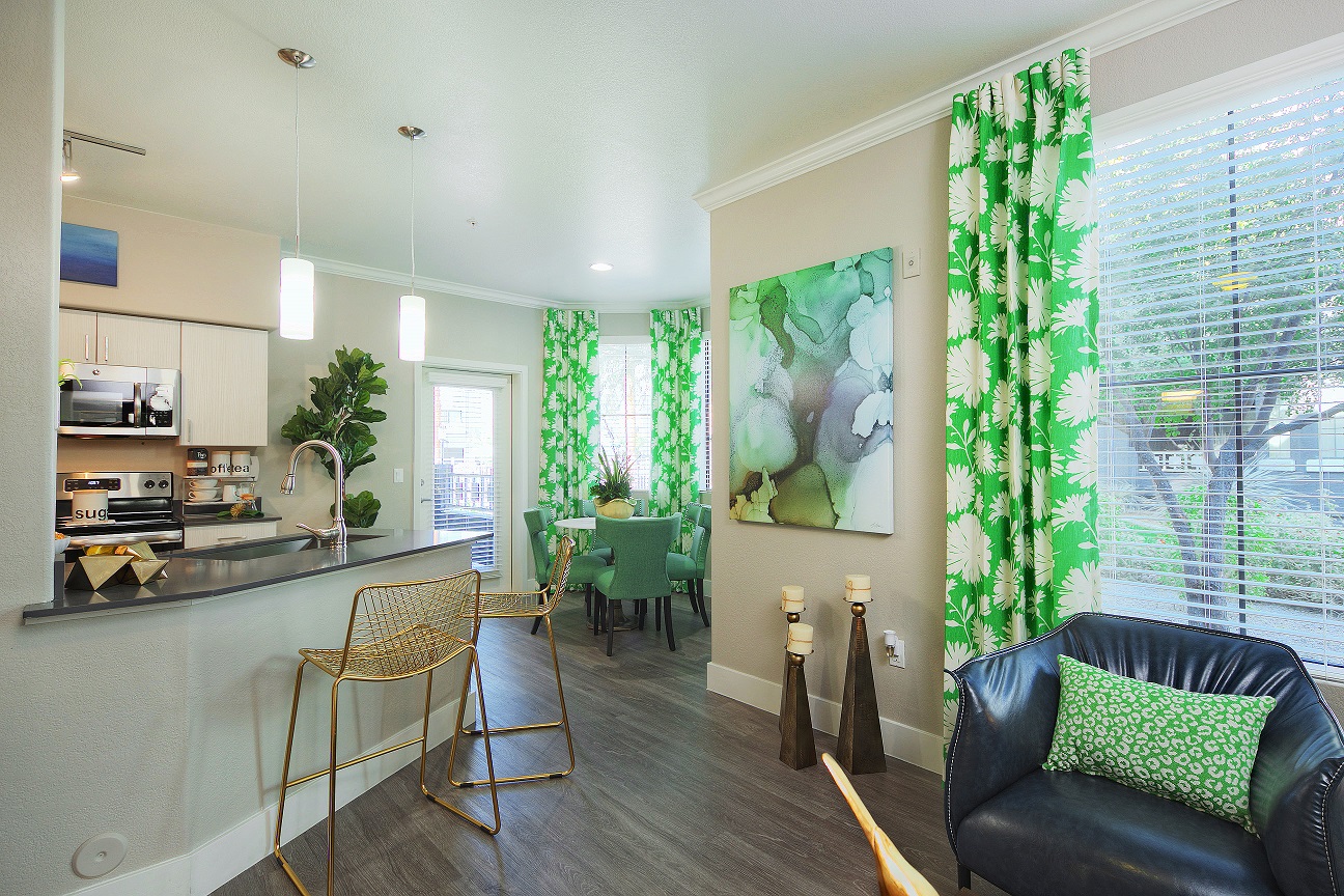 Peoria, AZ Enclave at Arrowhead lake living room dining room kitchen