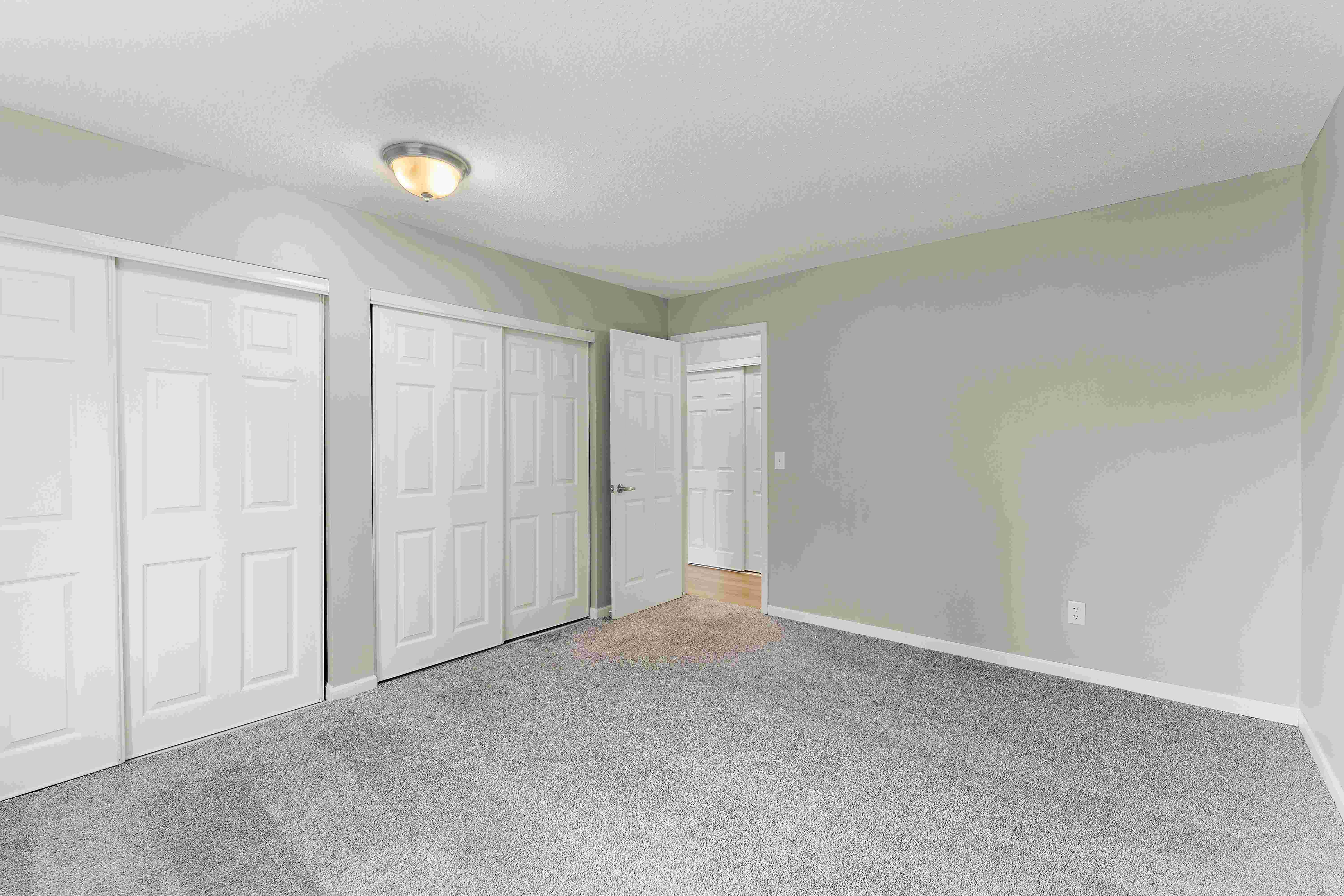 Lancaster Village Apartments Image 32