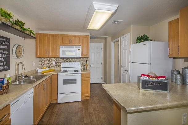 Gables Oak Creek Image 10