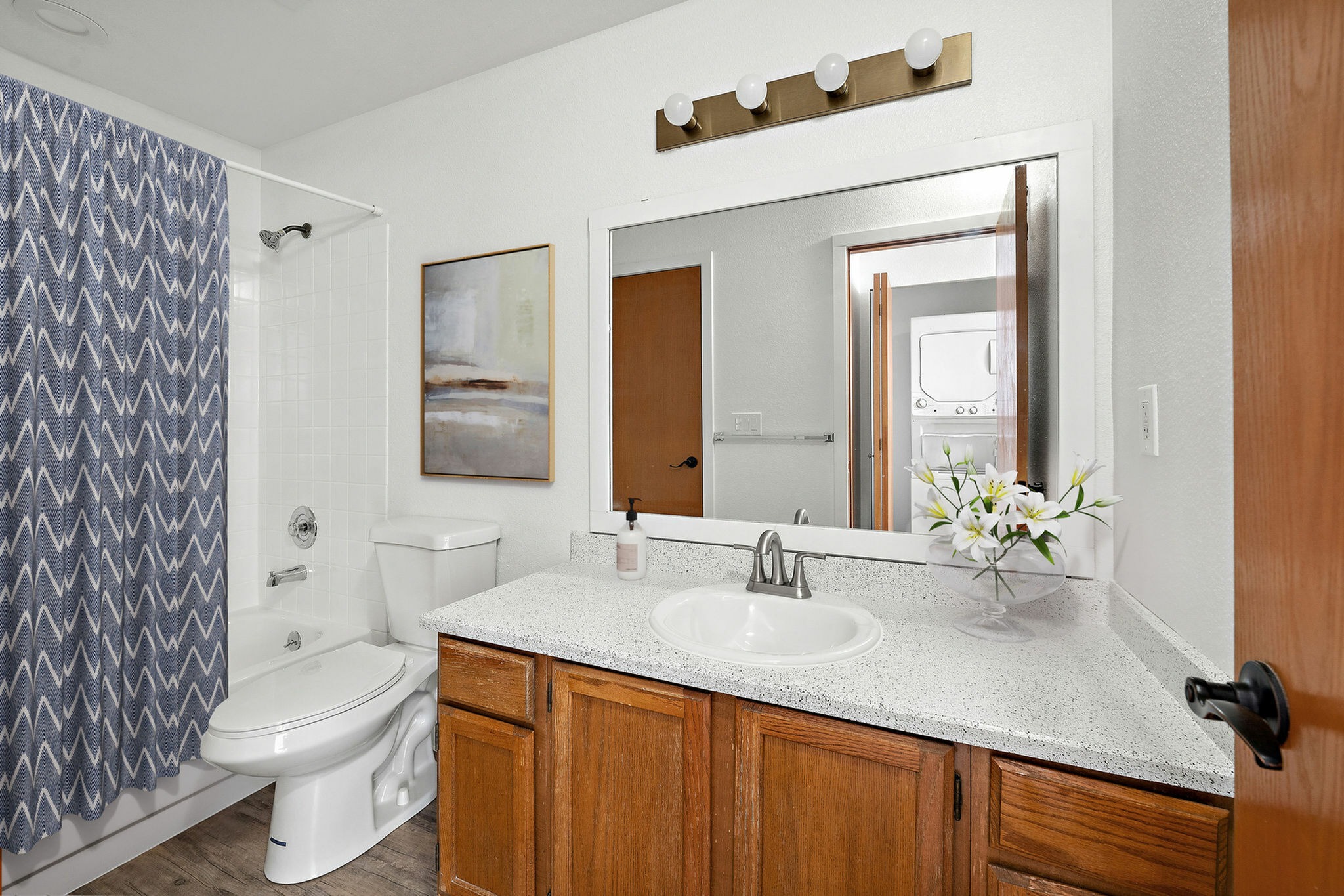  Bellevue One Condo Apartments Image 7