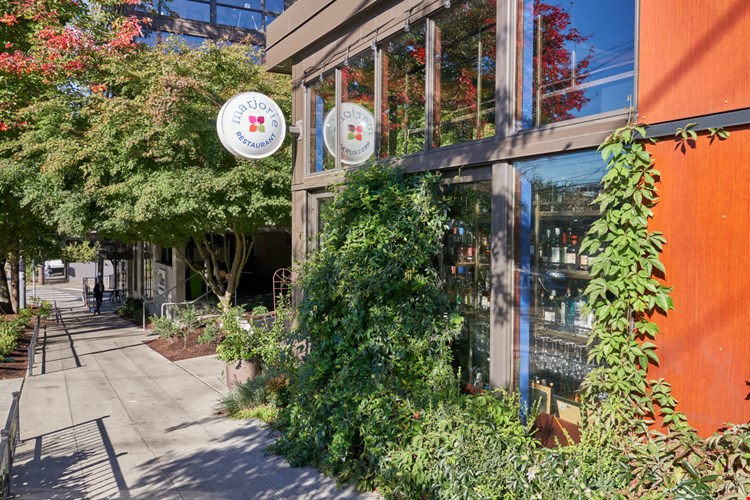 Chloe on Union Image 9