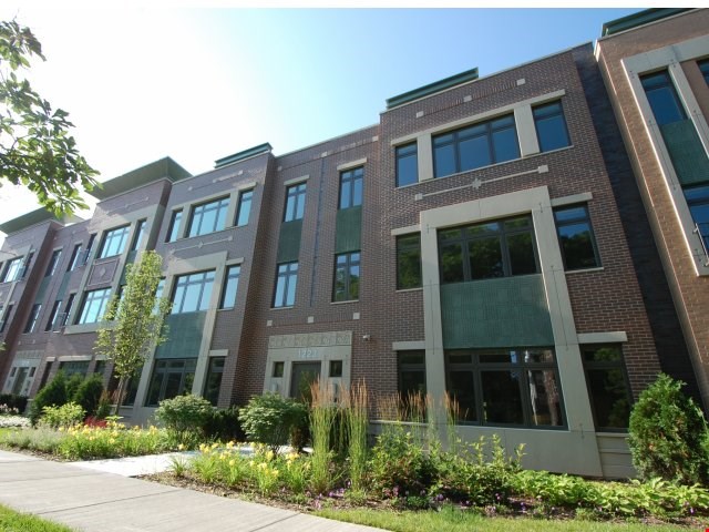 Albion at Loyola Station Image 1