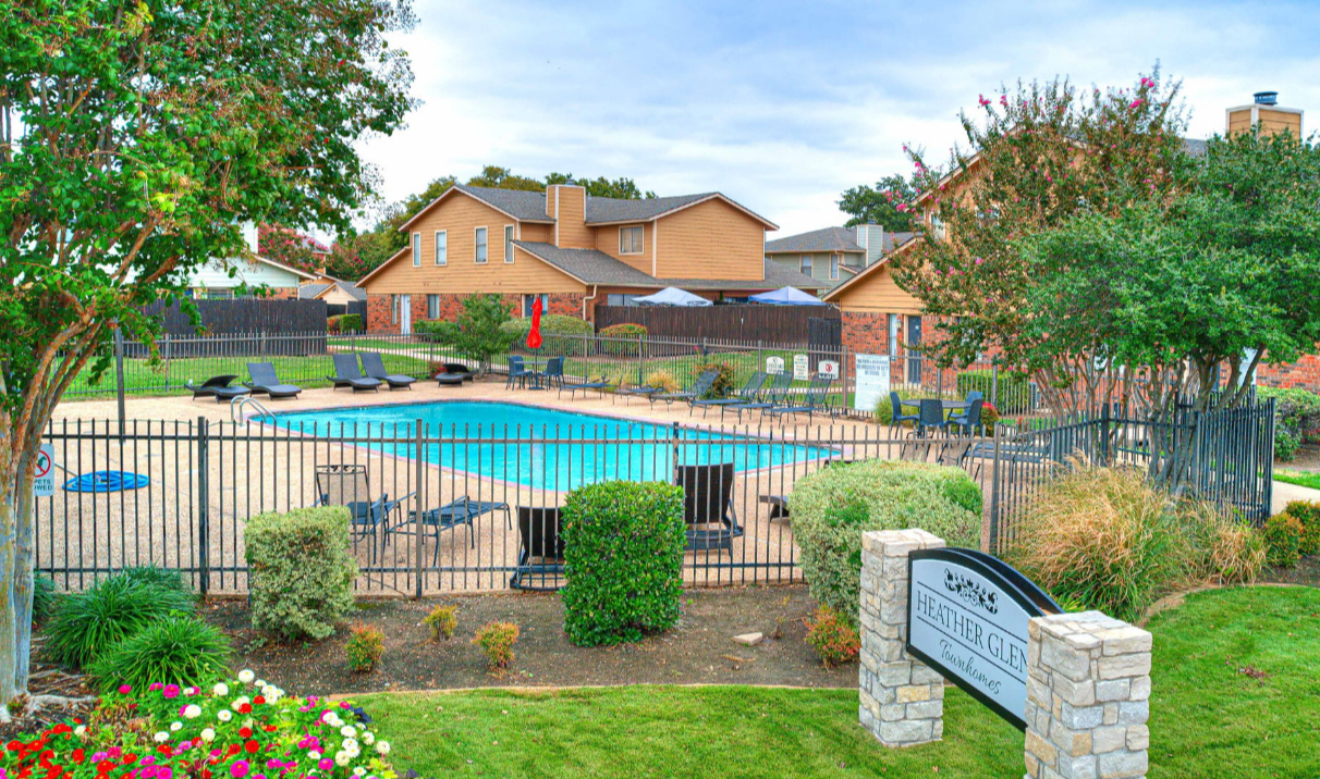 Heather Glen Townhomes Image 1