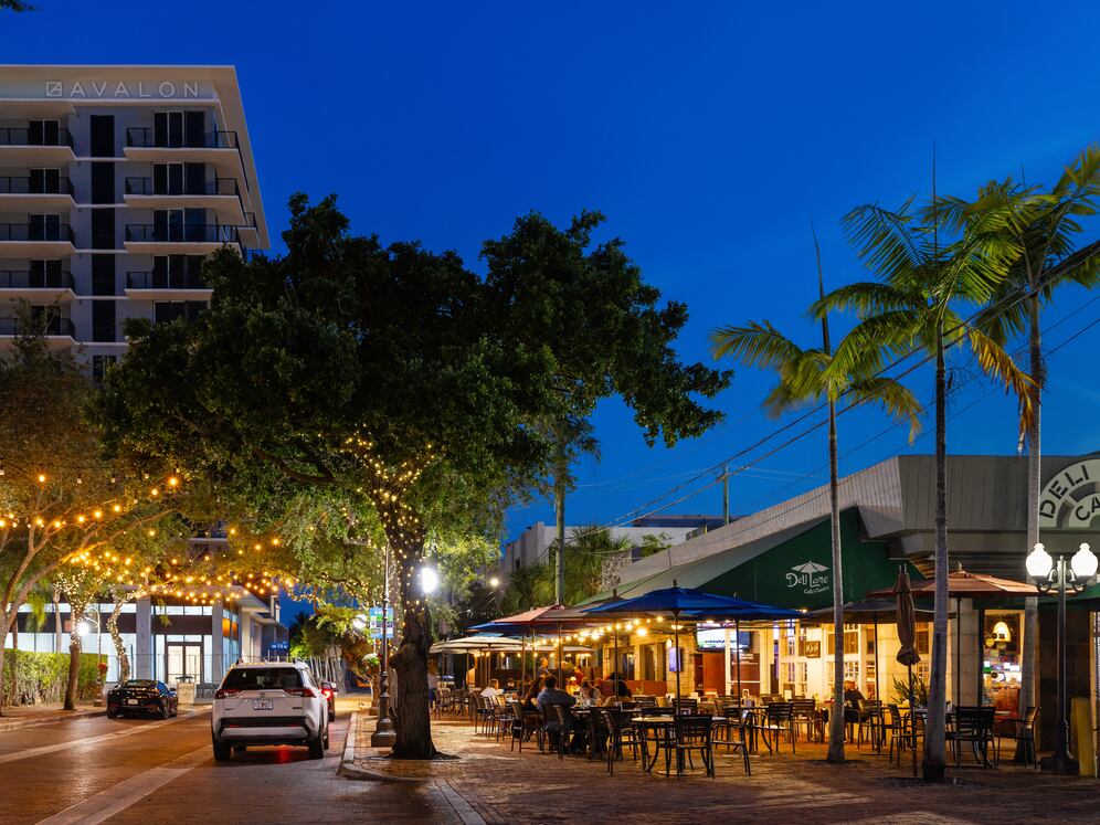 Convenient access to South Miami's renowned dining, retail, and entertainment