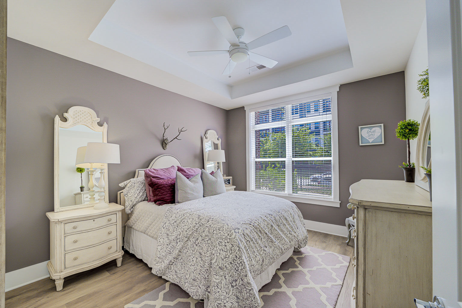 Holly Crest Image 34