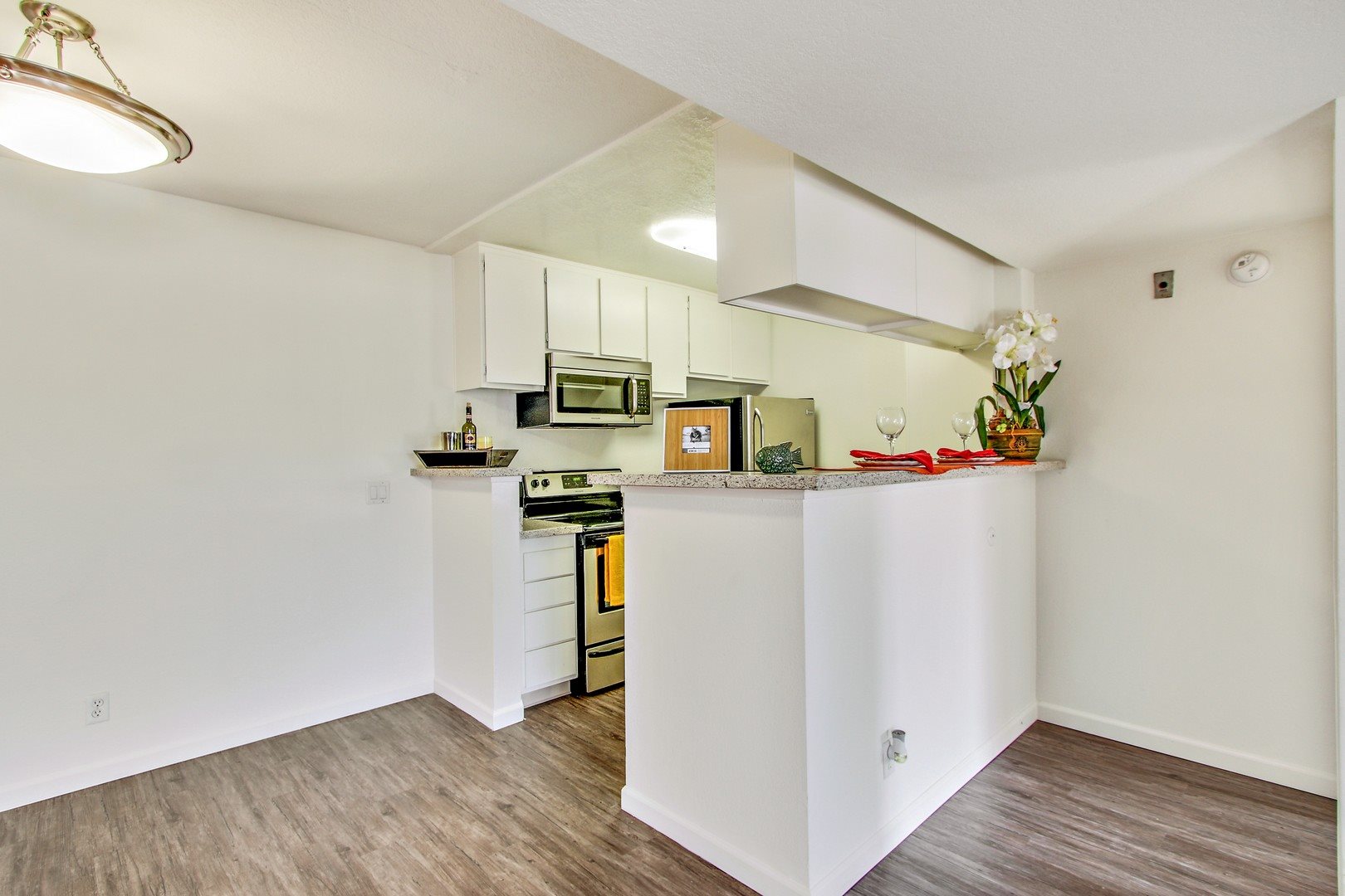 Zelzah Court Apartments Image 10