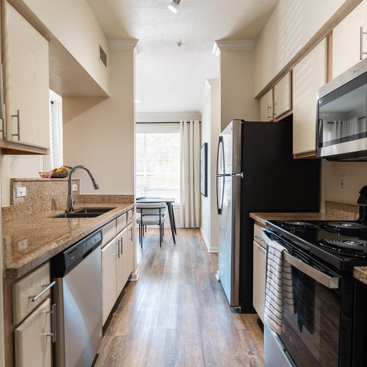 Center at Columbia Court Image 6