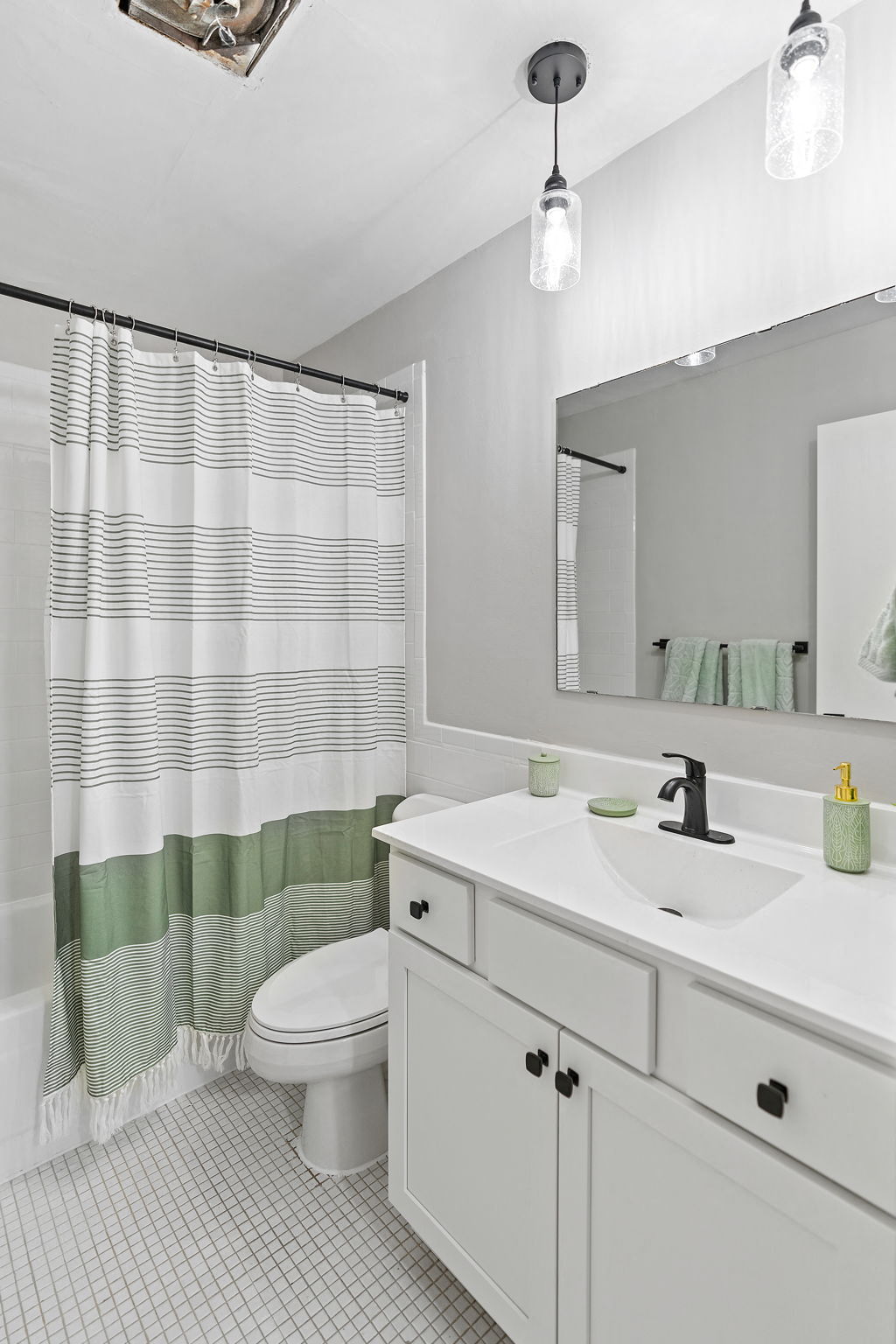 Lancaster Village Apartments Image 21