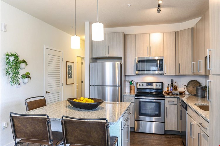 Lenox at Bloomingdale Image 2