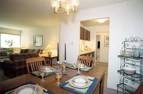 Kings Court Apartments Image 2