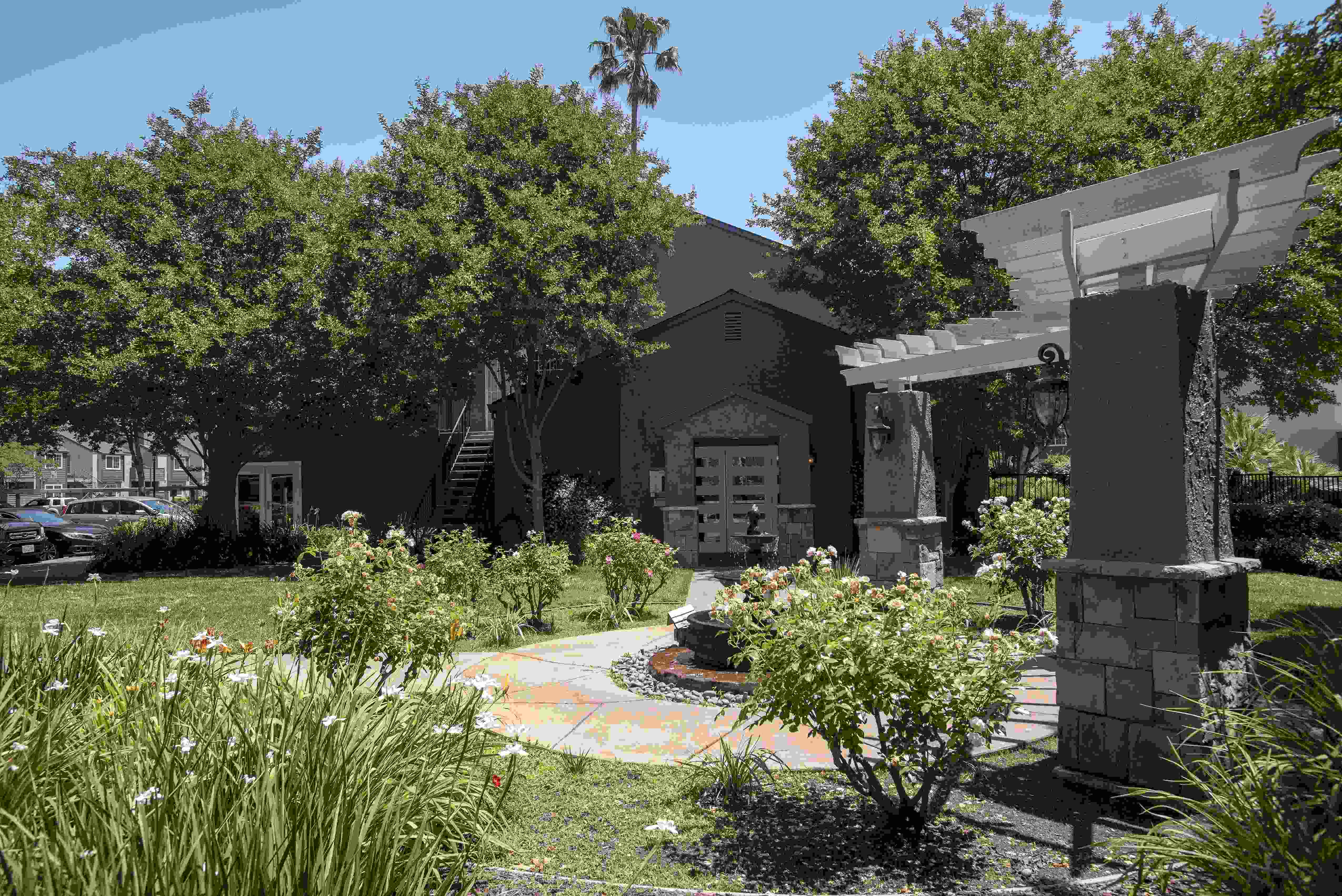 Woodbridge Apartments Image 2