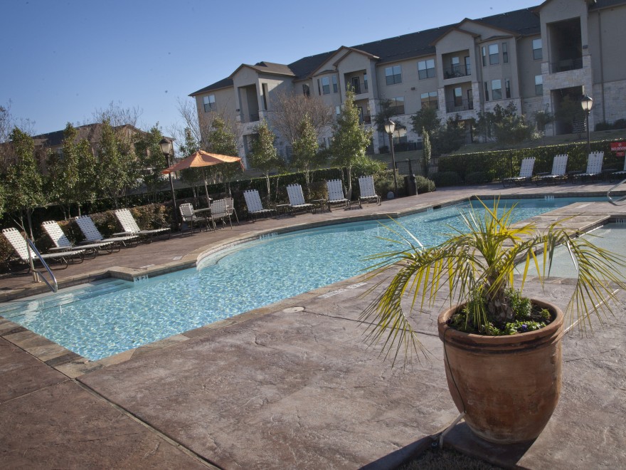 Collier Luxury Living Image 2
