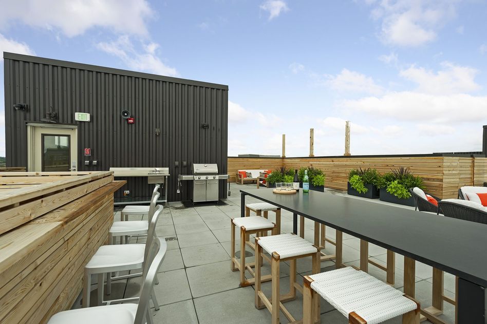 Nolo Living East (North Loop) Image 6