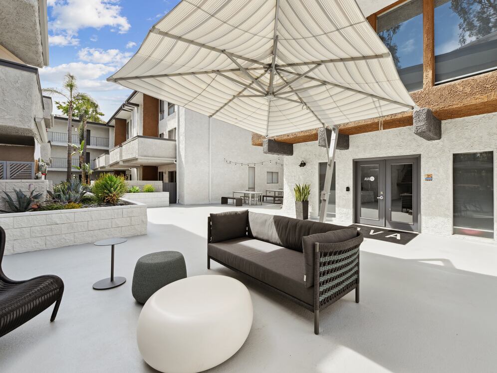 Courtyard with lounge seating