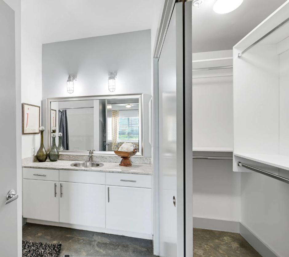 5225 Maple Avenue Apartment Homes Image 7