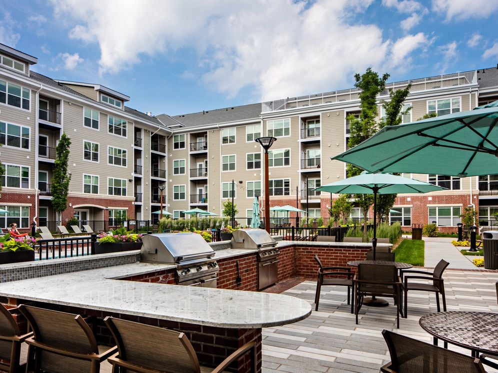 Courtyard with Grills