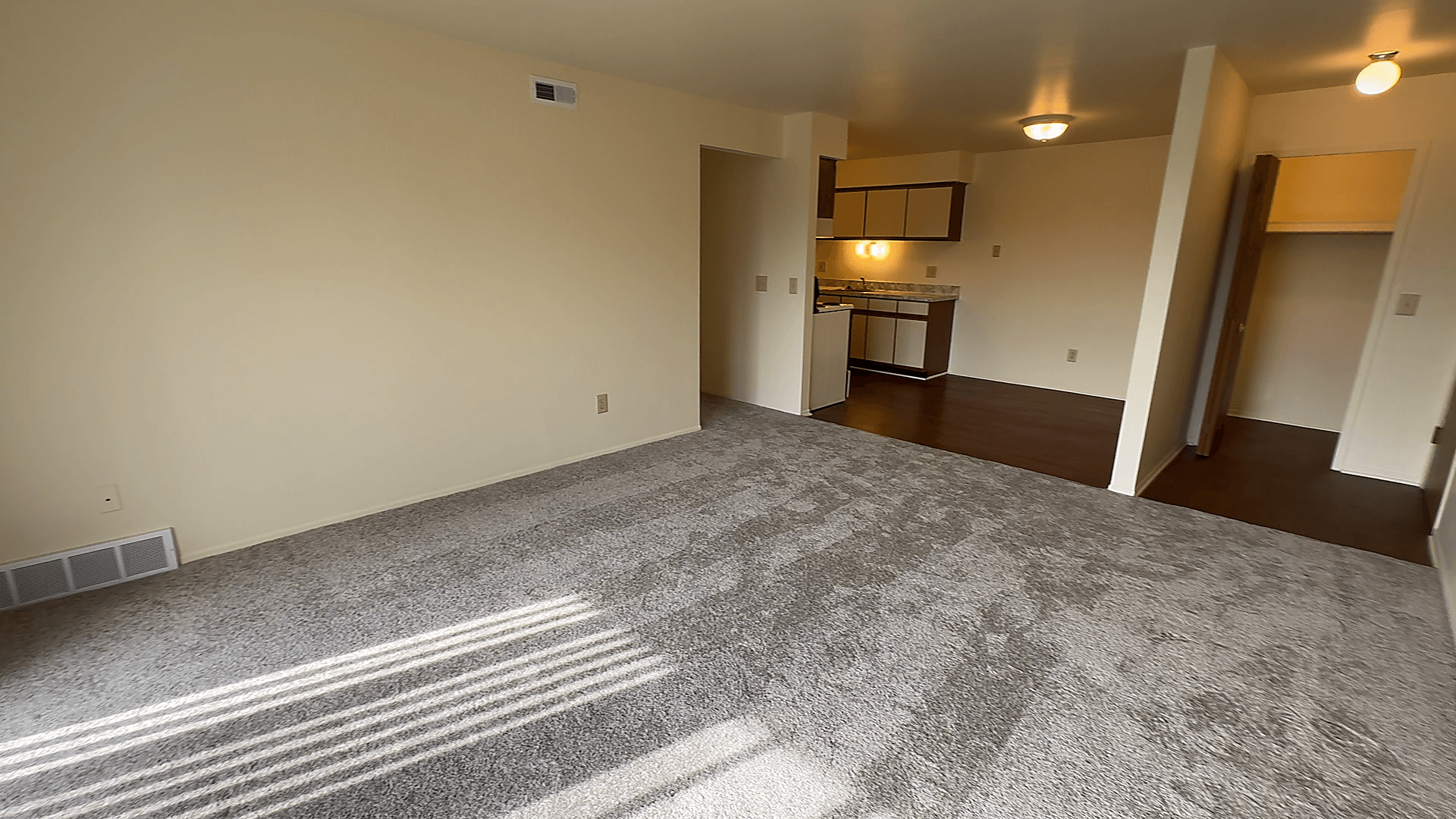 Lakeside Village Apartments Image 126