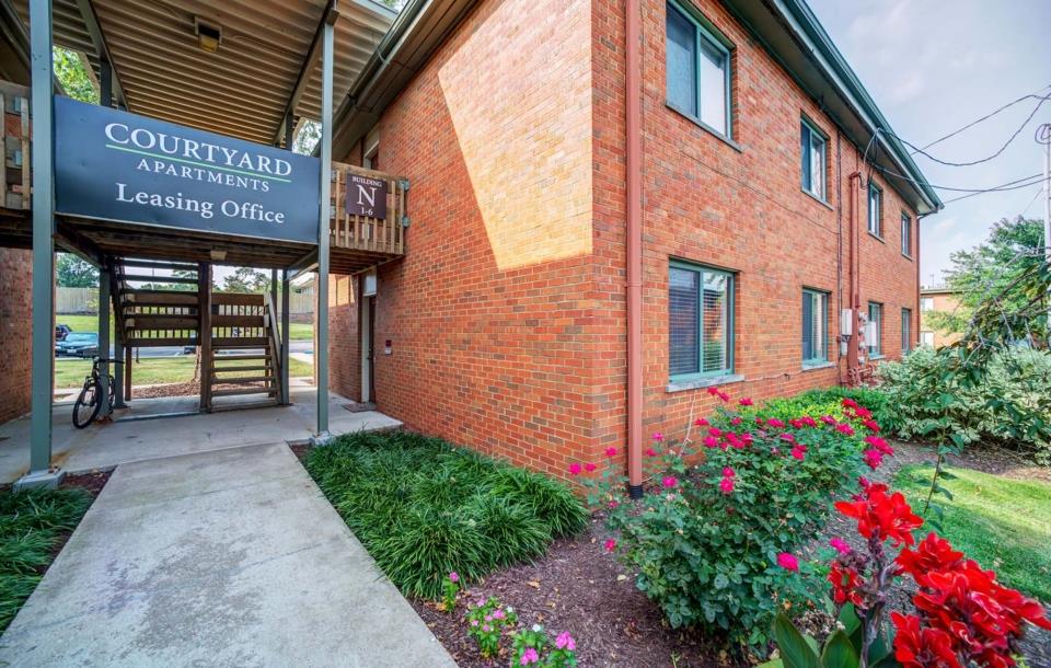 Courtyard Apartments Image 13