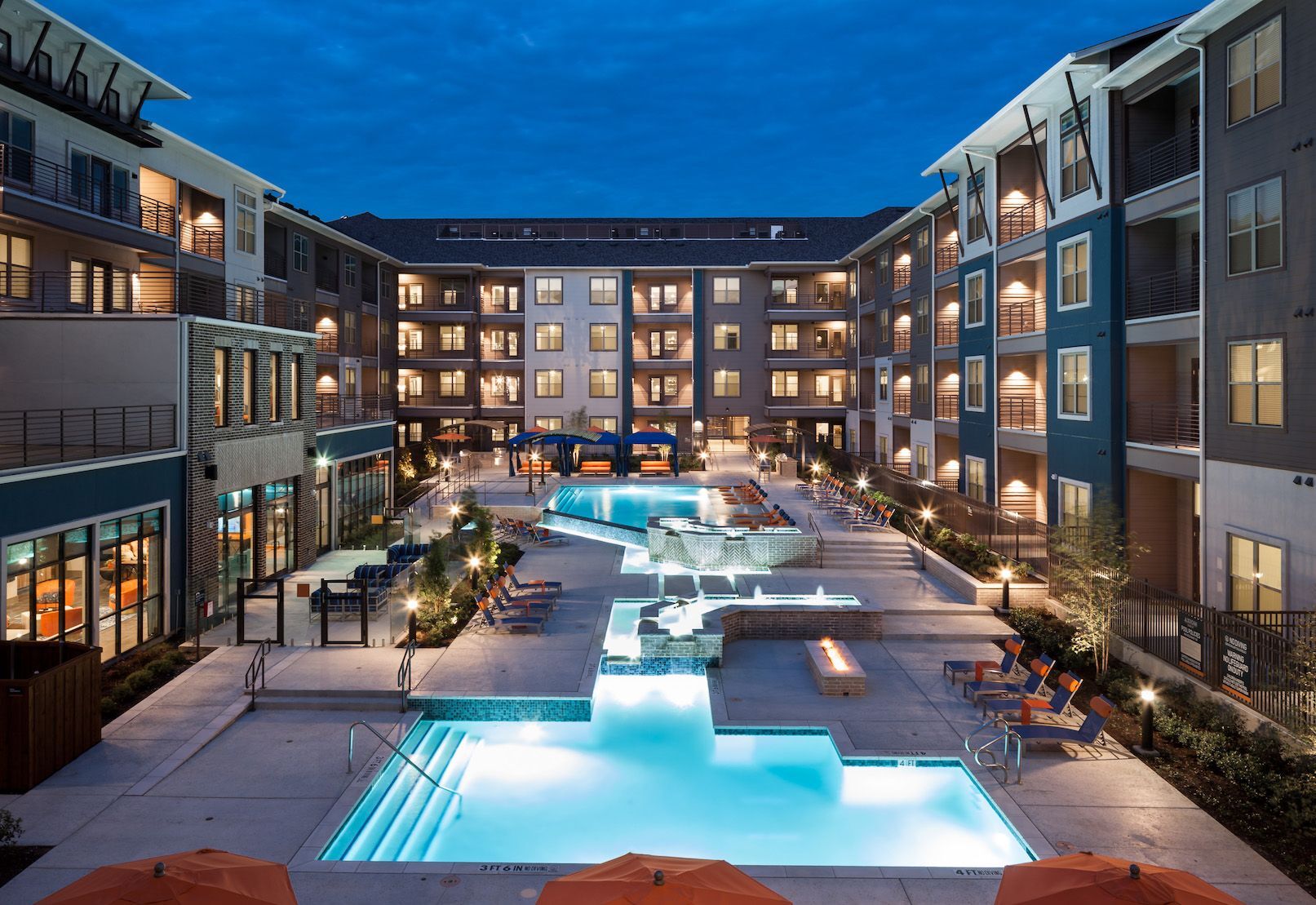 Axiom HUB 121 Image 1