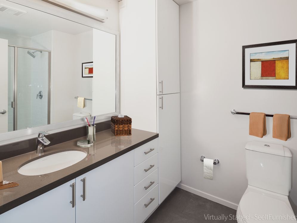 One Bedroom Bathroom