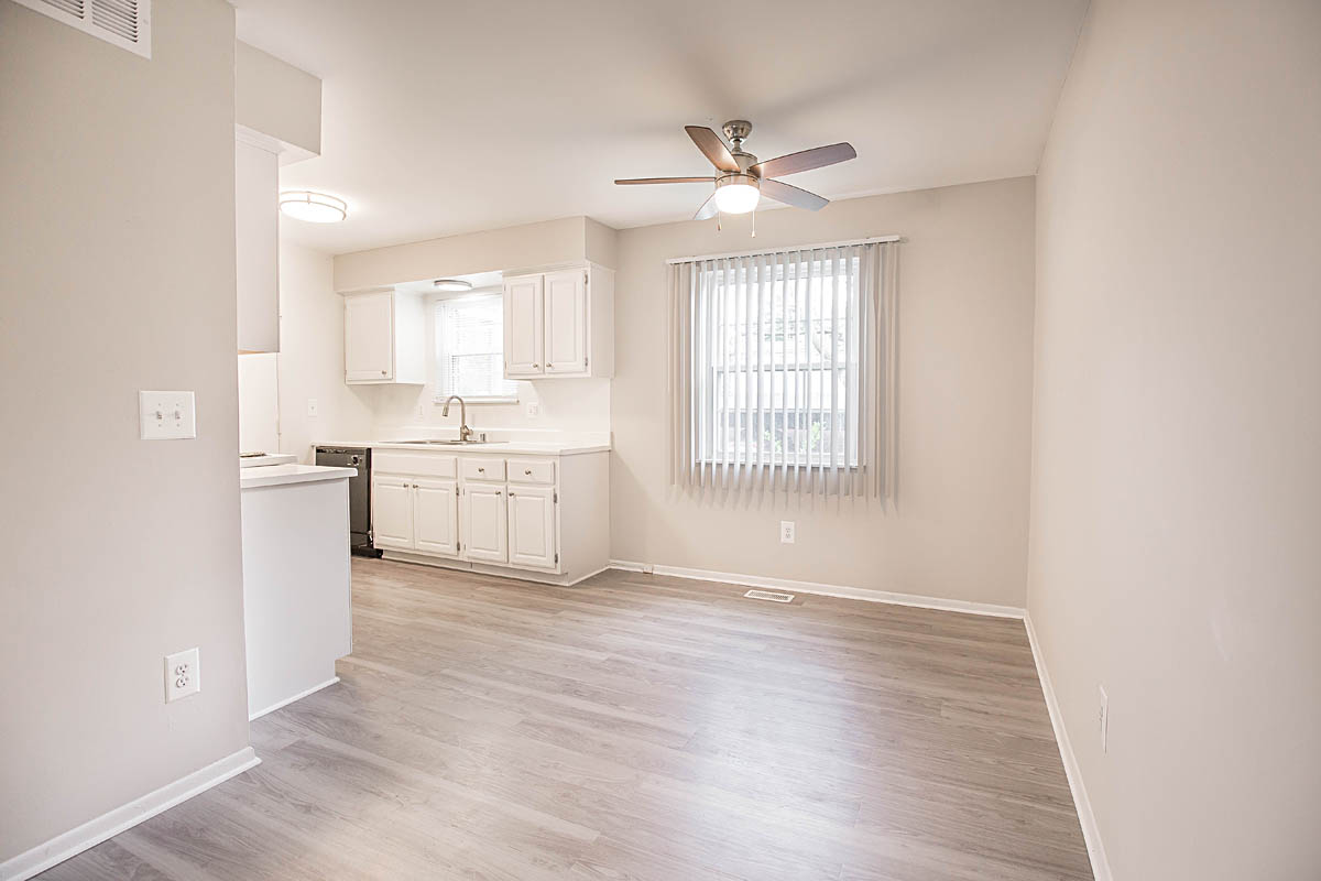 Buckingham Square   Image 21