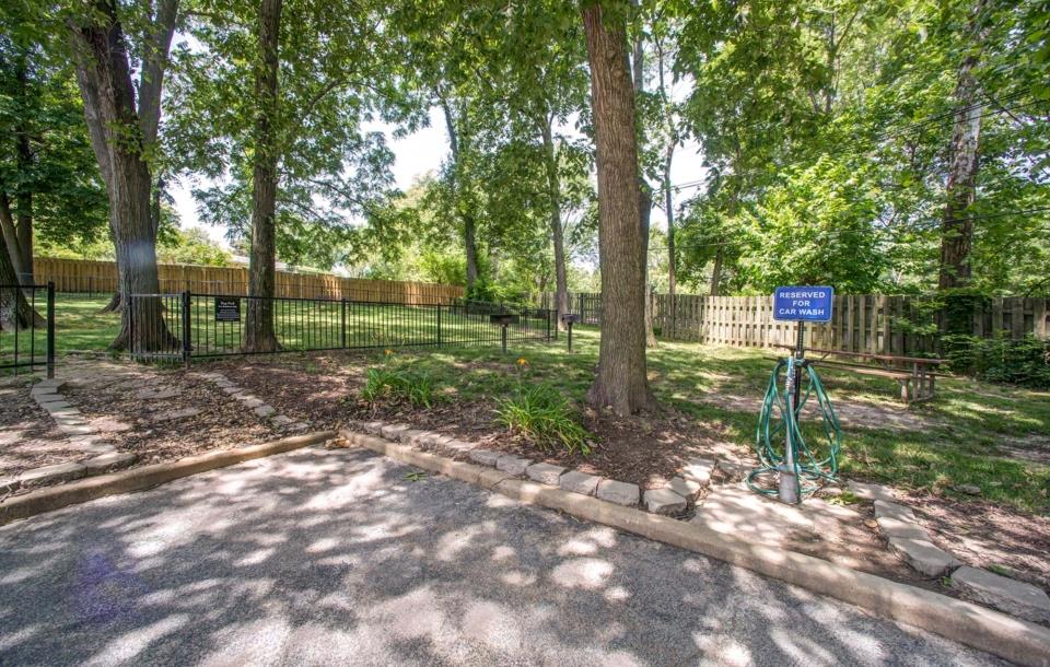 Bonhomme Village Image 10