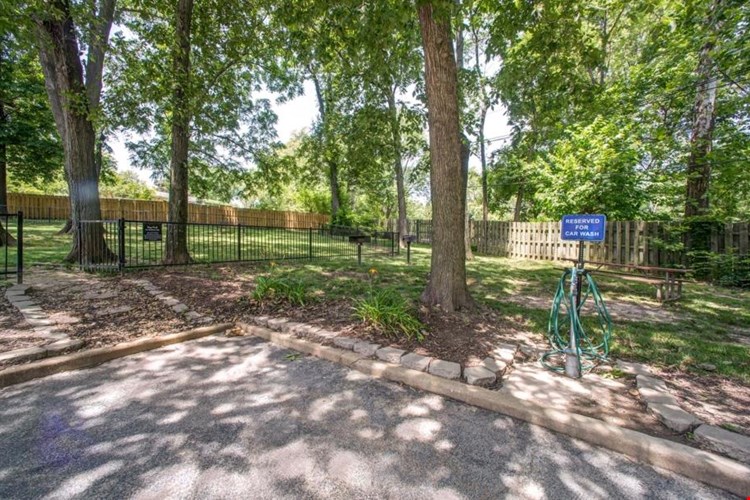 Bonhomme Village Image 10