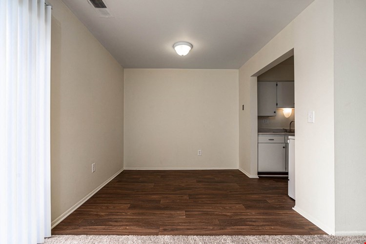 Drawbridge One Bedroom Dining