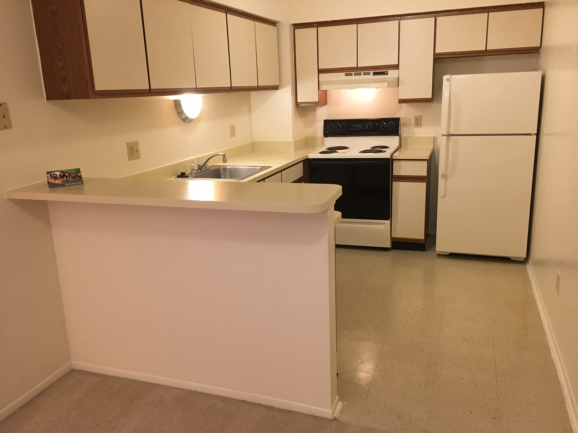 Lakeside Village Apartments Image 8