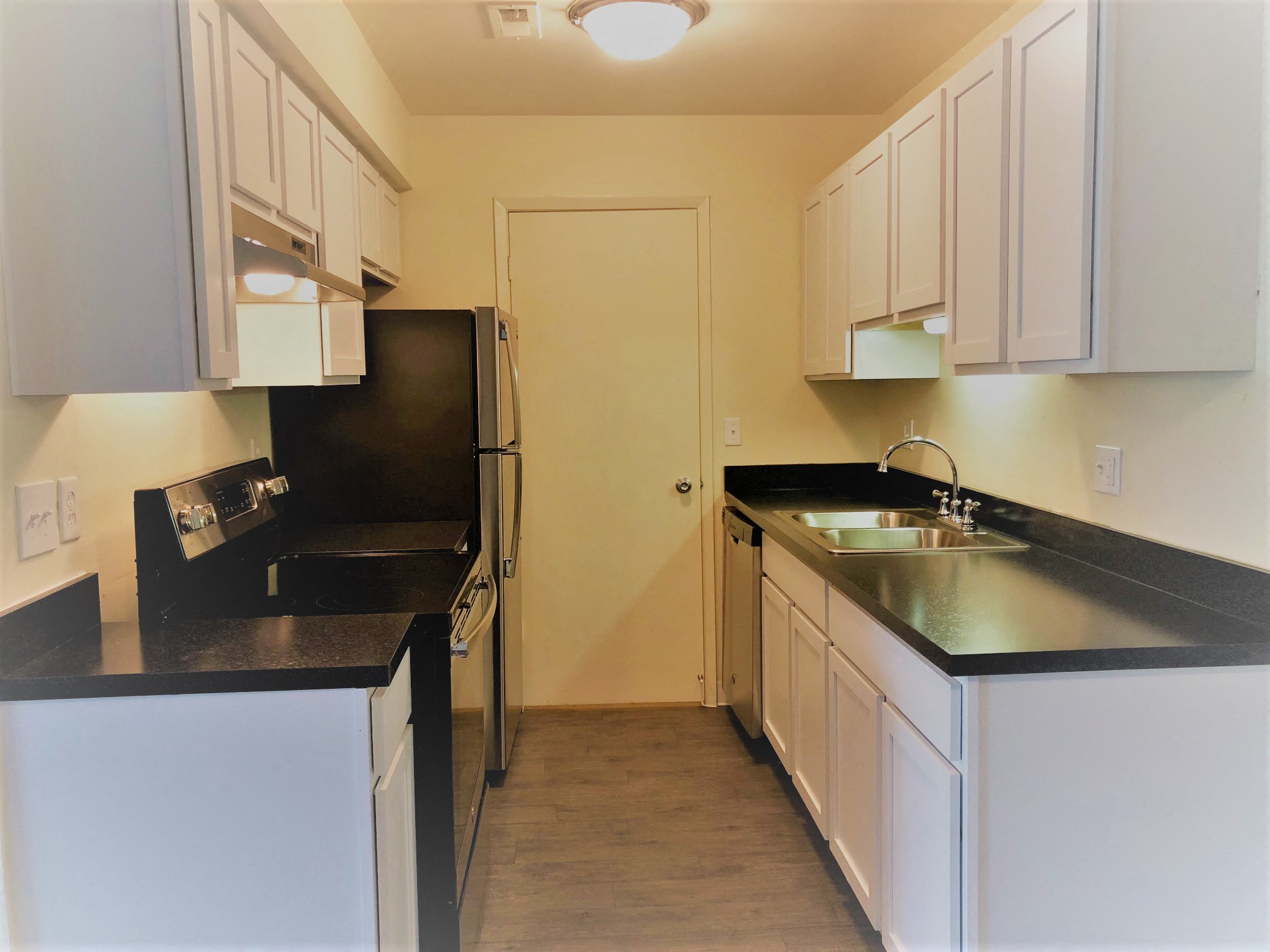 Three Oaks Apartments Image 3