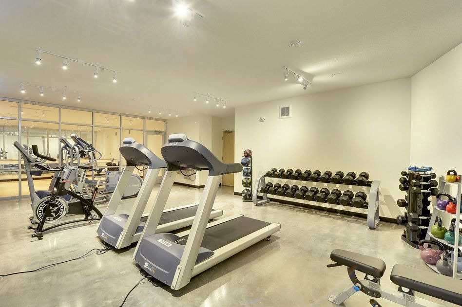 Nolo Living East (North Loop) Image 3