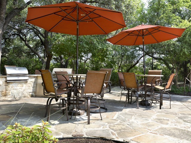 Outdoor Entertaining Area and Grilling Patio