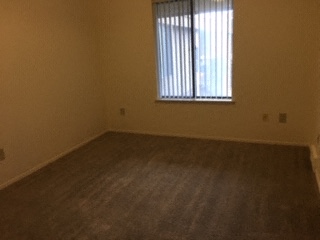 Lakeside Village Apartments Image 49