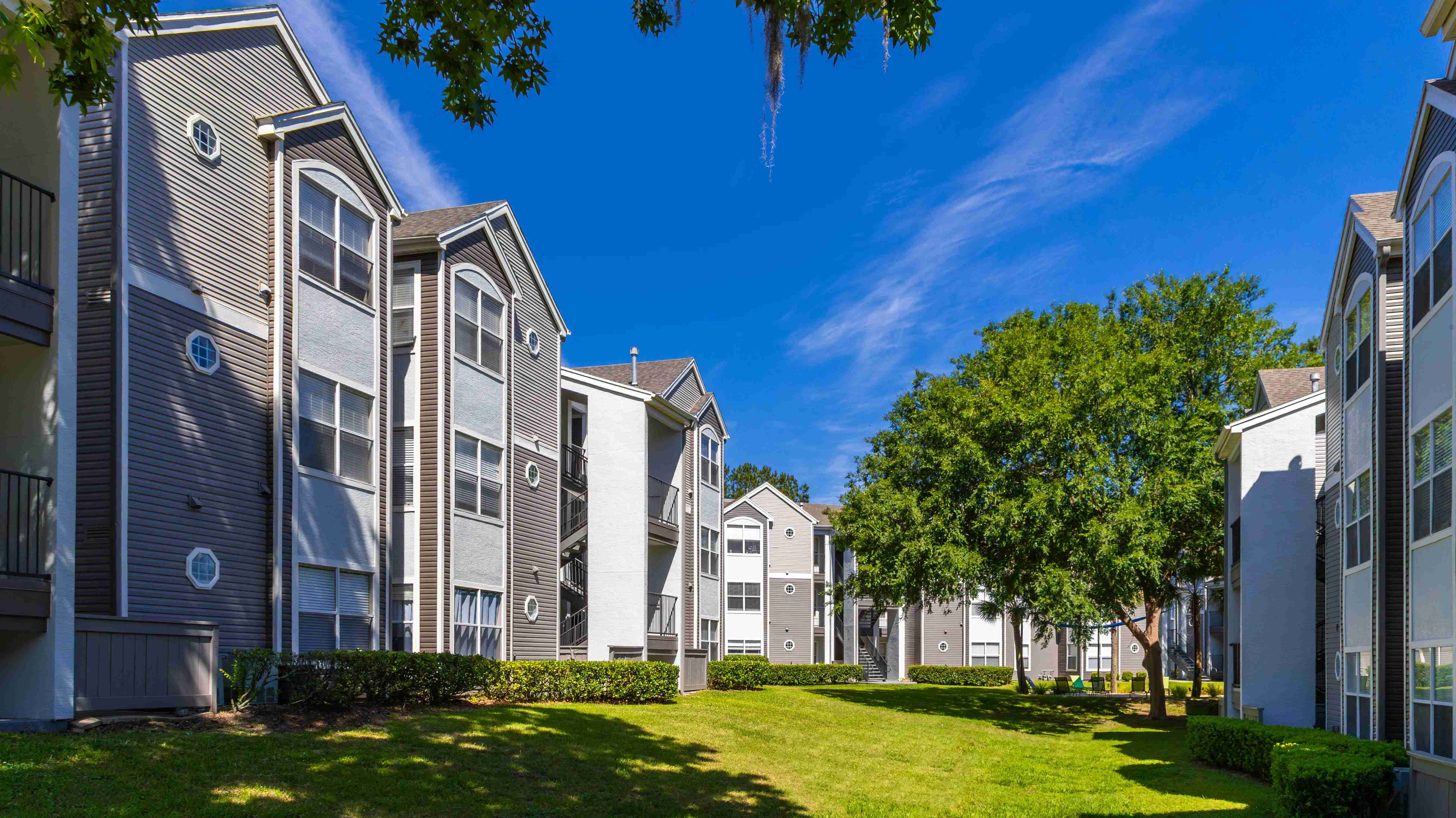 With tree-shaded walkways and well-kept lawns, The Enclave’s exteriors reflect the peaceful lifestyle that awaits you inside.