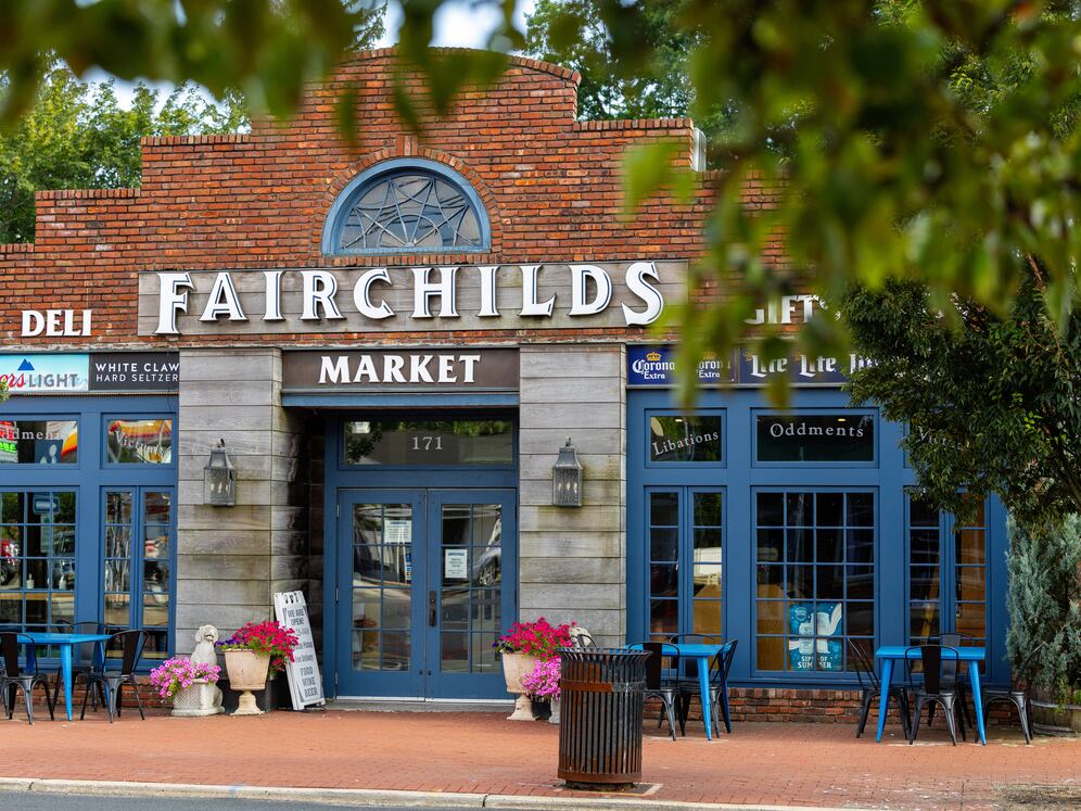 Less than 1 mile from Roseland, offering a variety of local shops, eateries, markets, and more