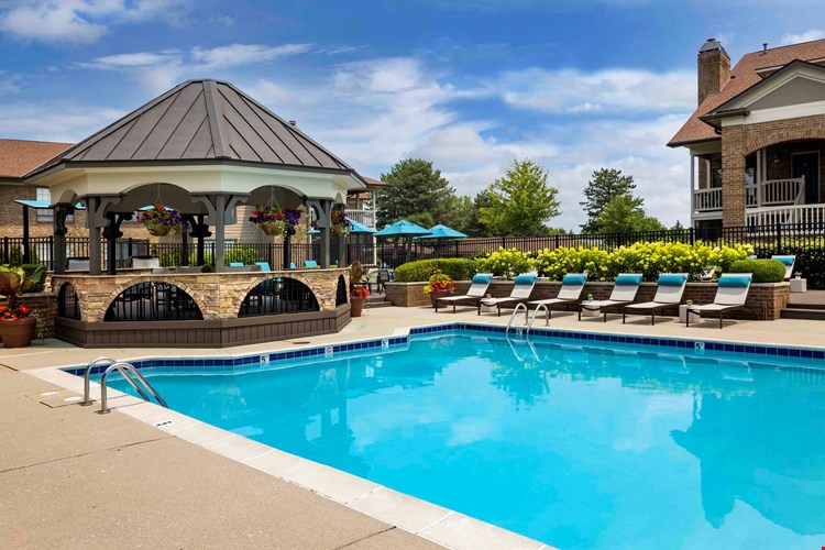 Willow Lake Apartments and Townhomes Image 5