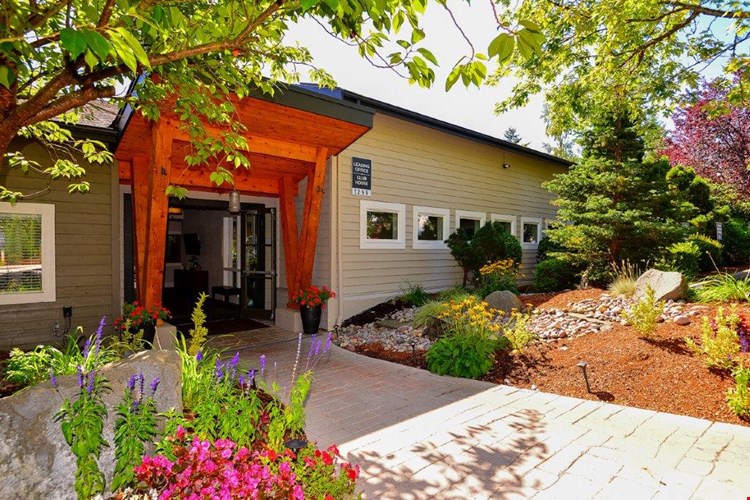 The Reserve at Bucklin Hill Leasing Office and Walkway