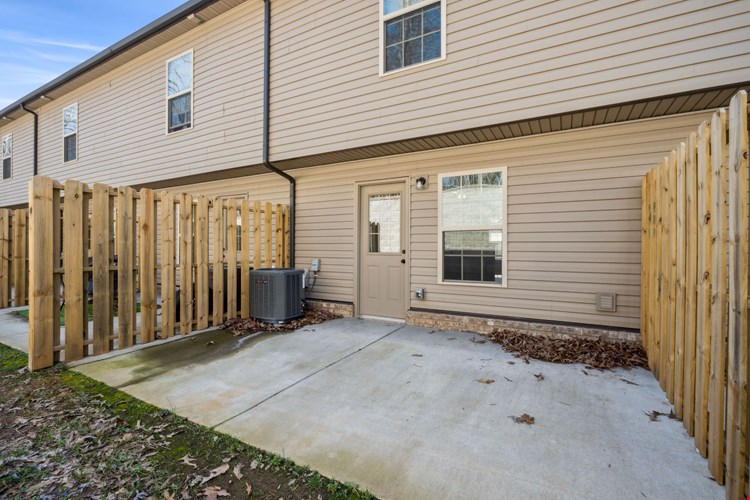 Center Pointe Townhomes Image 38