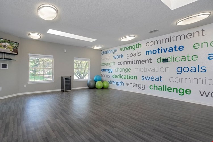 Fairlane Meadows Apartments and Townhomes Image 7