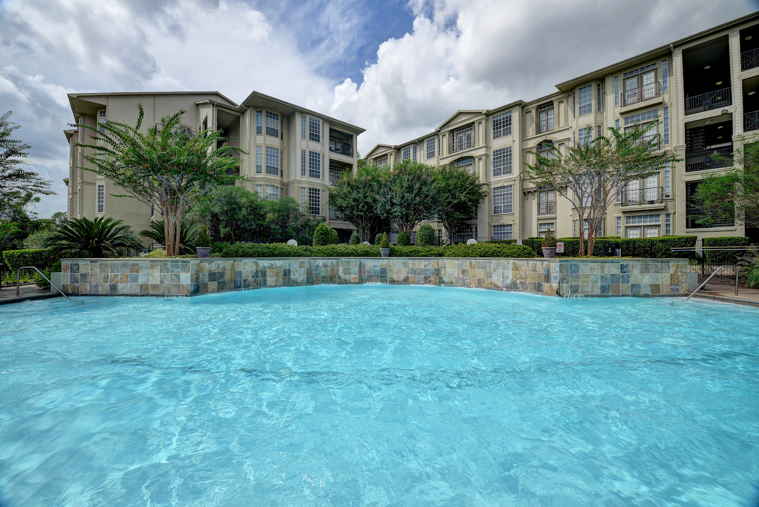 The Left Bank River Oaks Image 1