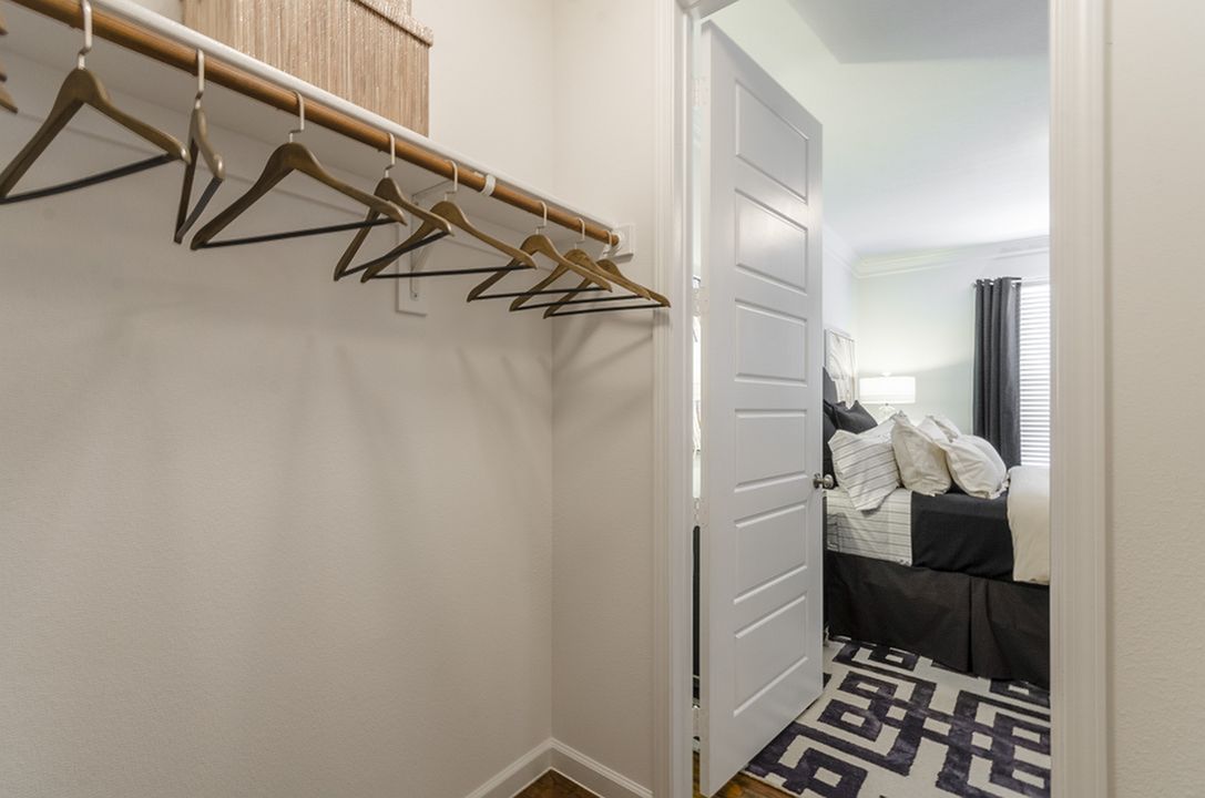 Berkshire Lakeway  Image 10