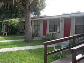 Oakwood Manor Apartments Image 1