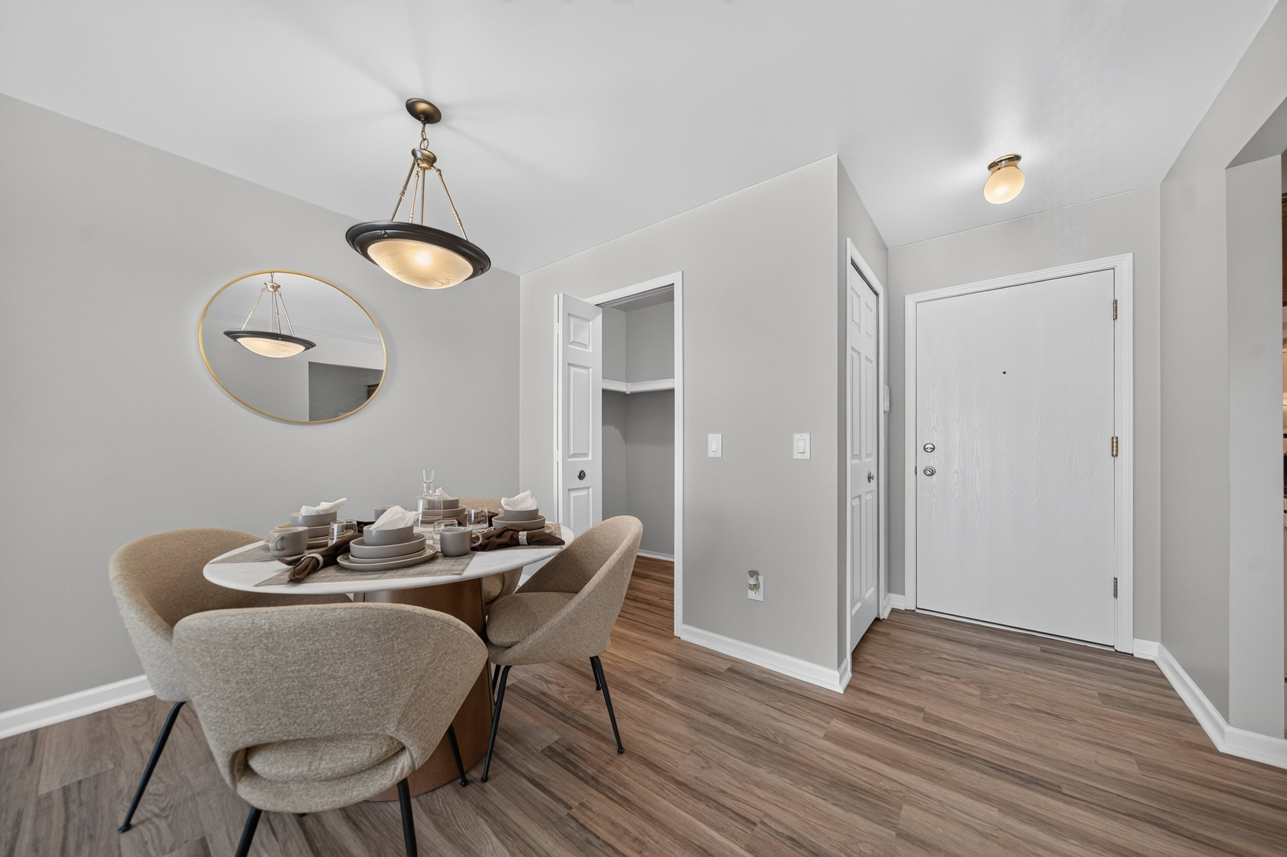 Lakeside Village Apartments Image 317