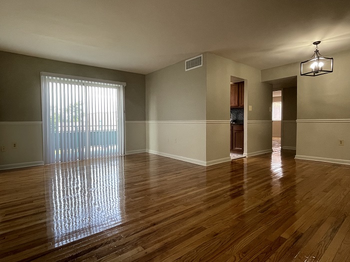 Colonial Village Image 14