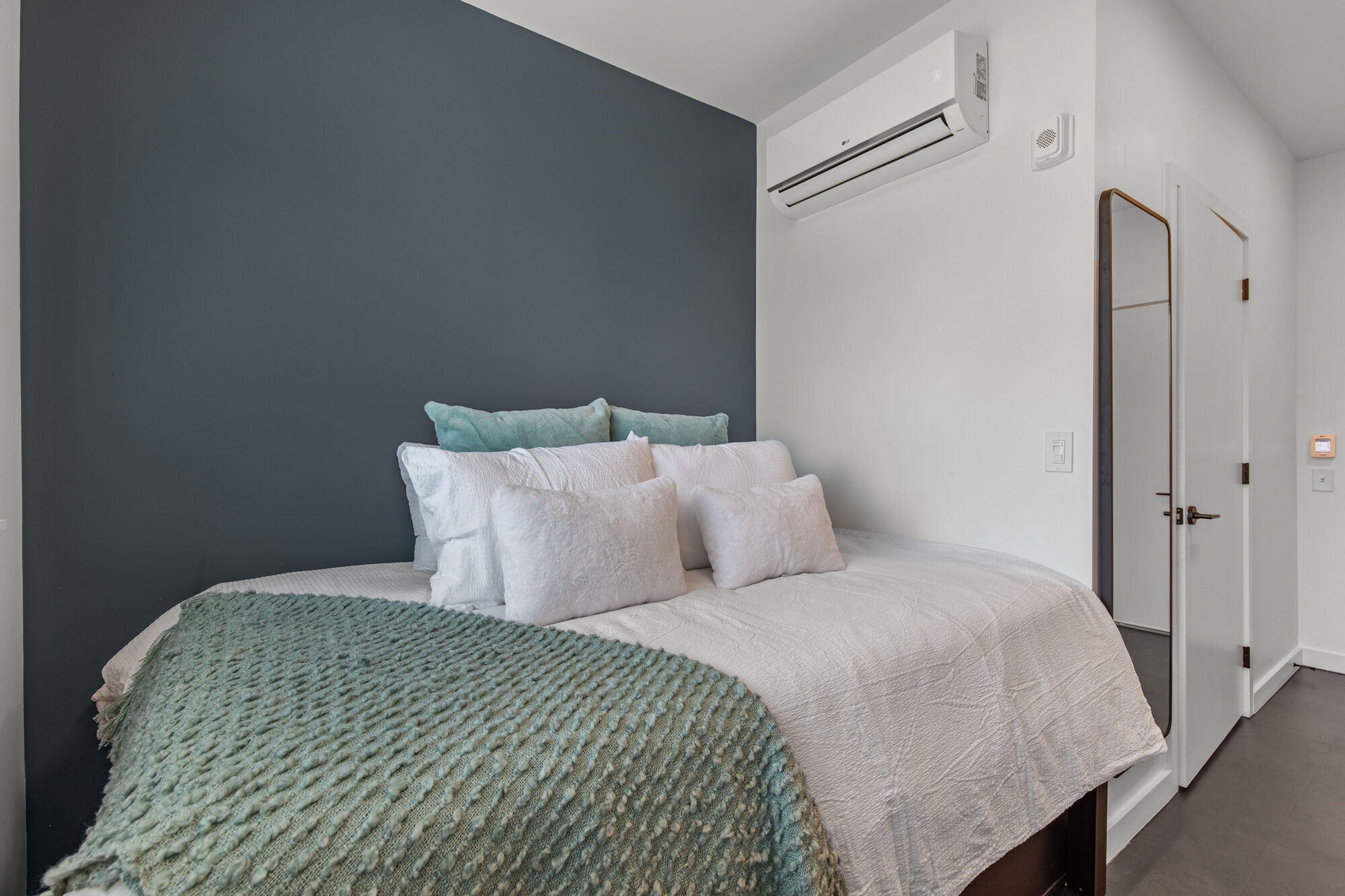 RUTLEDGE FLATS APARTMENTS Image 2