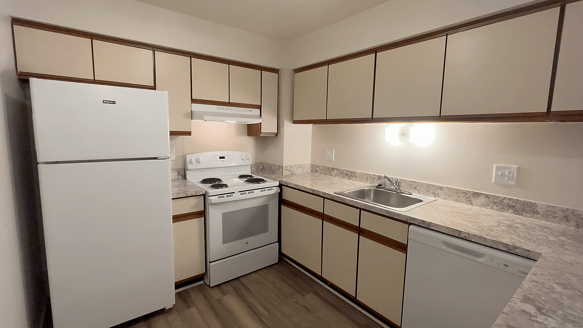 Lakeside Village Apartments Image 54