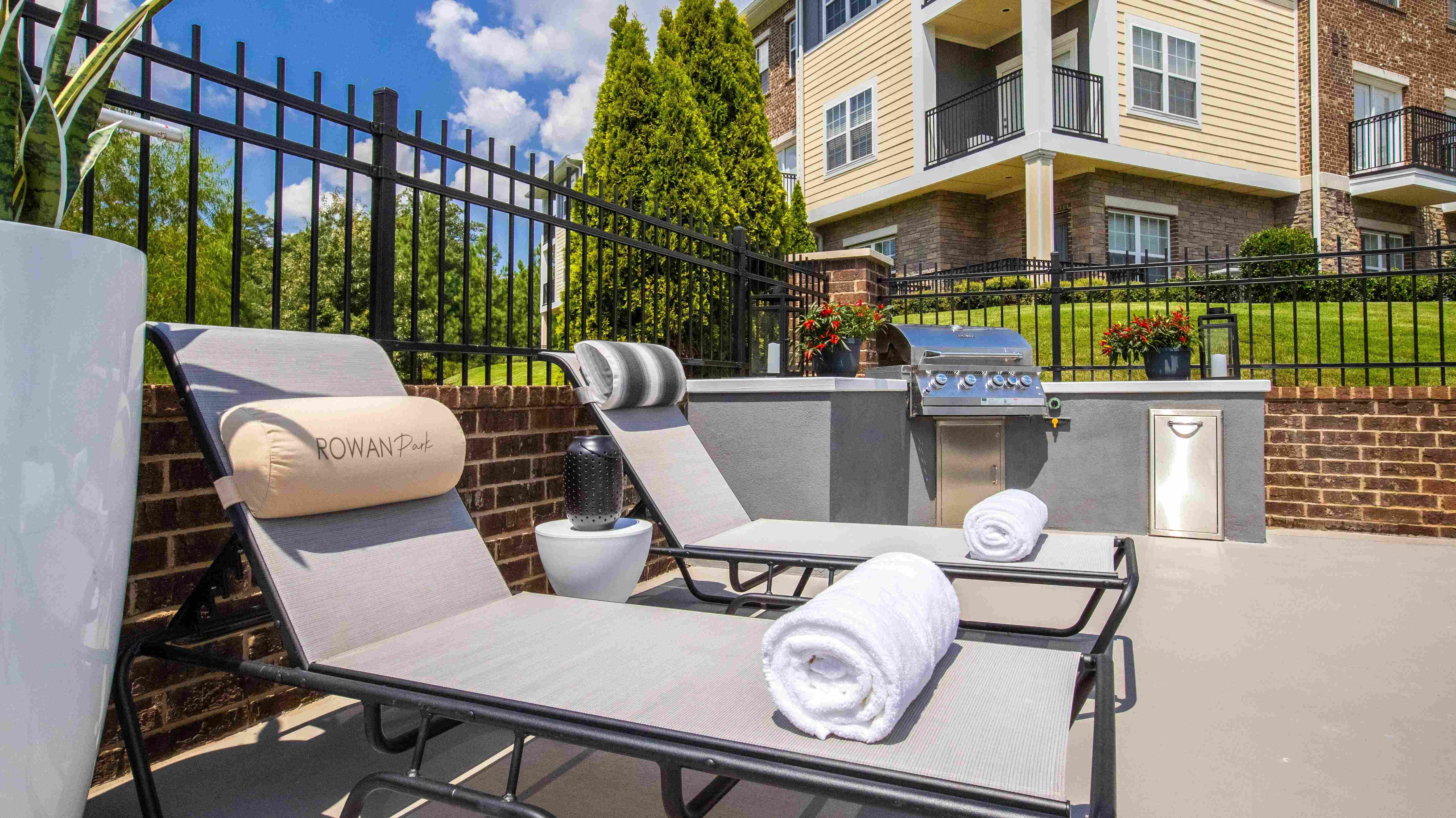 Bask in sunlight on poolside loungers, savoring the enticing aromas of the sizzling grill—a perfect blend for unforgettable poolside moments.