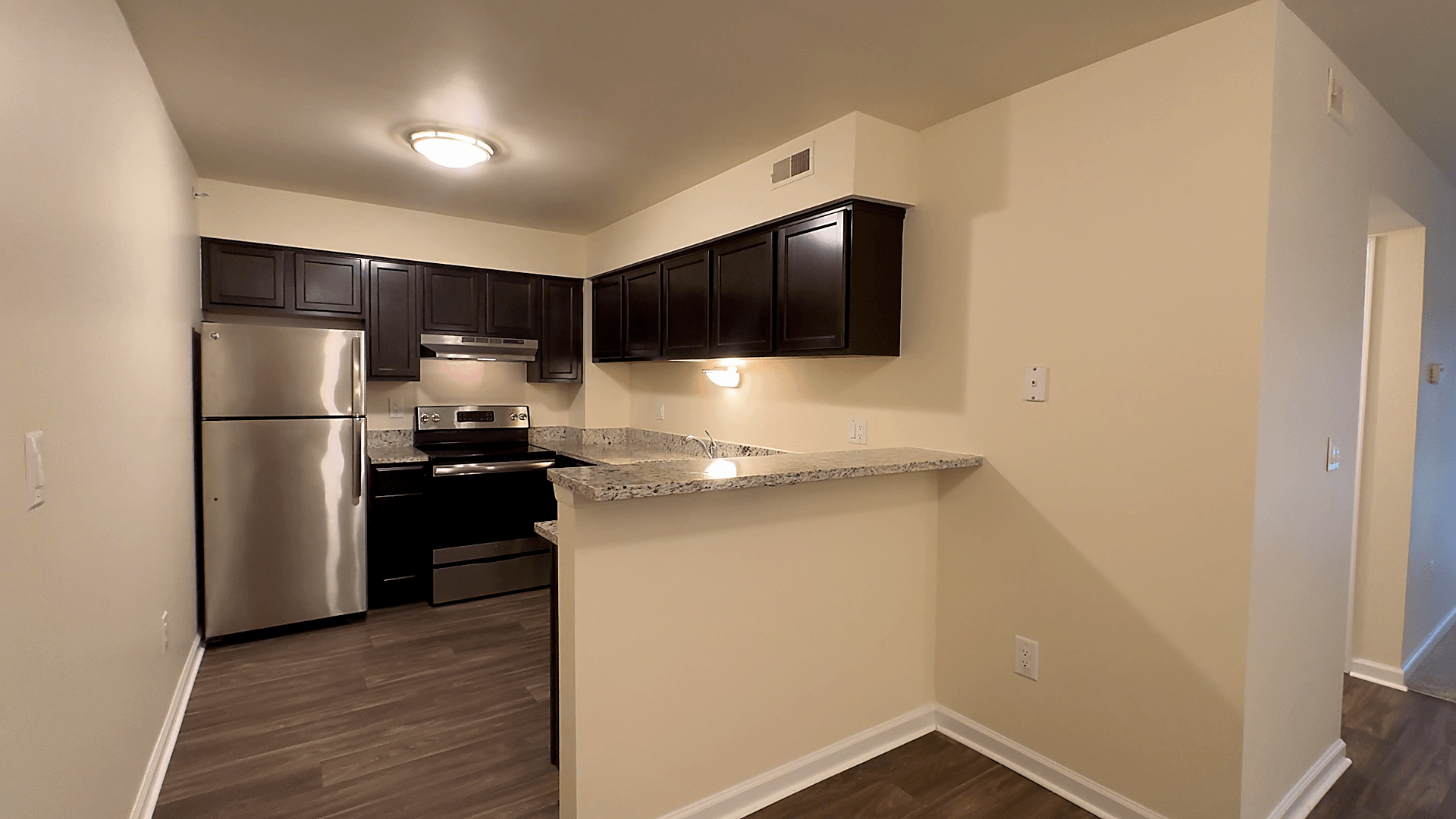 Lakeside Village Apartments Image 160