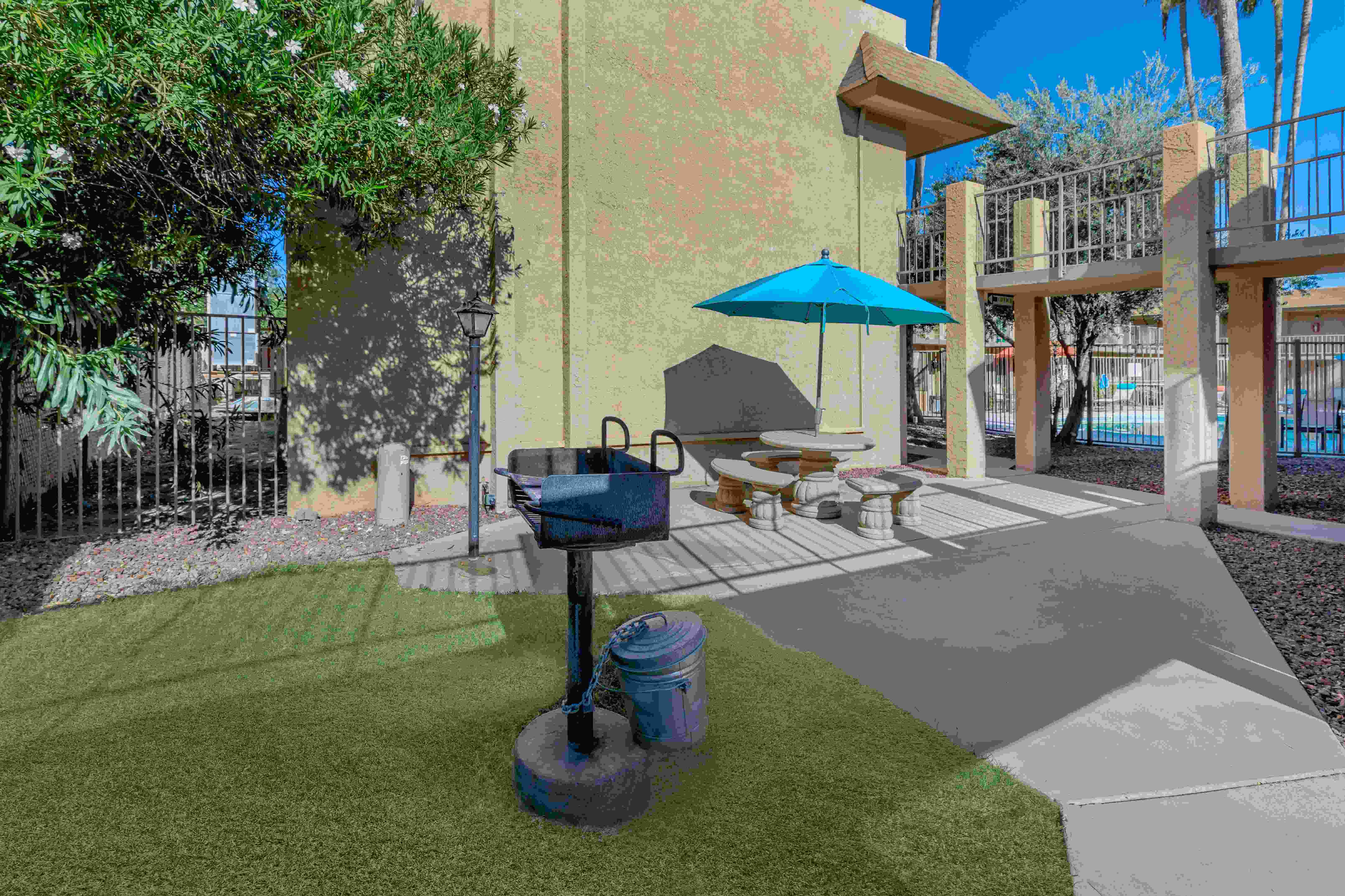 Country Club Terrace Image 16
